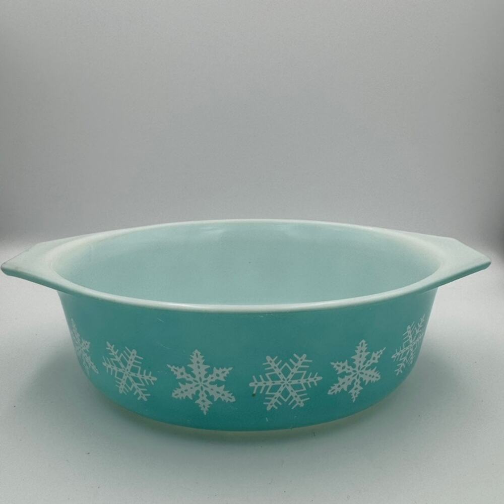 Pyrex Snowflake Turquoise 043 1.5 Qt Oval Decorator Casserole Vintage